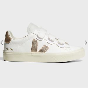 VEJA Recife Triple-Grip Bicolor Sneakers, size women’s 6, barely worn.